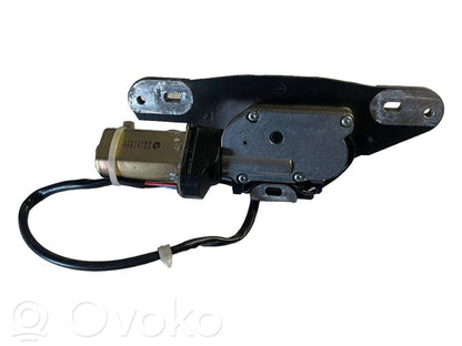 Aizmugurējā pārsega pievilcējs