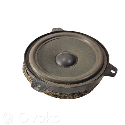 Динамик(и) в передней двери