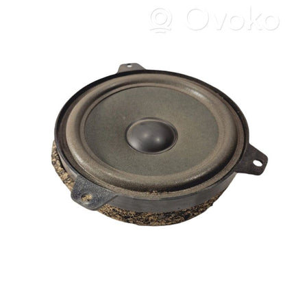 Skaļrunis (-i) priekšējās durvīs