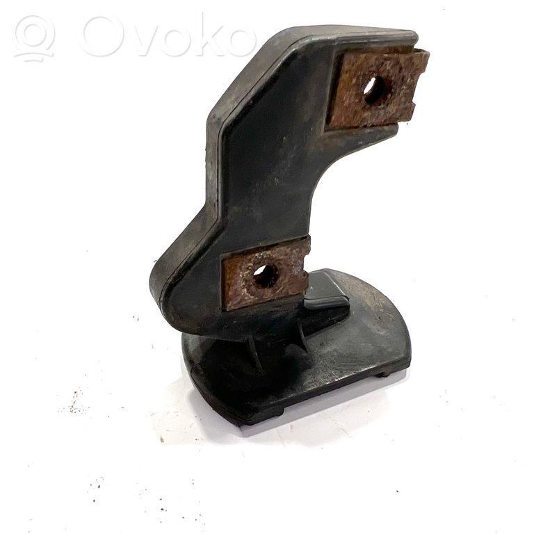 Priekšpusē bampera turētājs