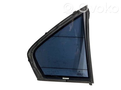 Mazais stikls "A" aizmugurējās durvīs