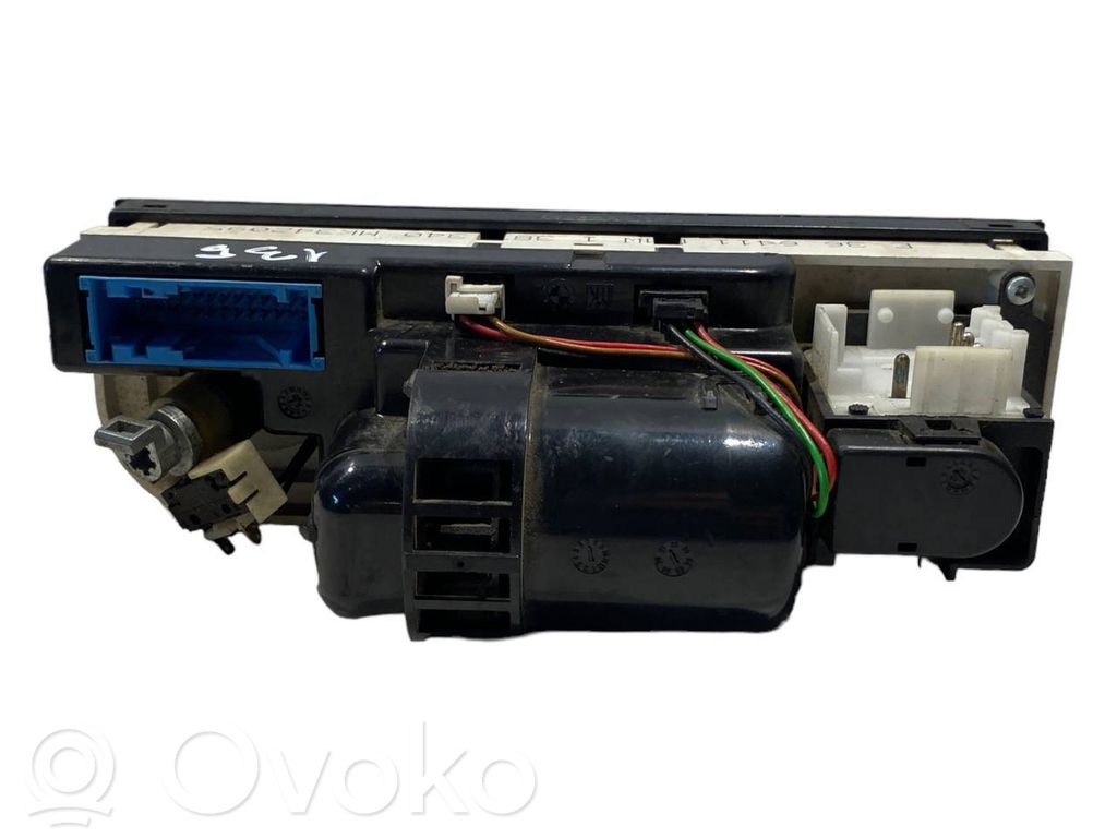 Gaisa kondicioniera / klimata kontroles / salona apsildes vadības bloks (salonā)