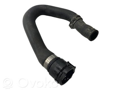 Caurulīte (-es) / šļūtene (-es)