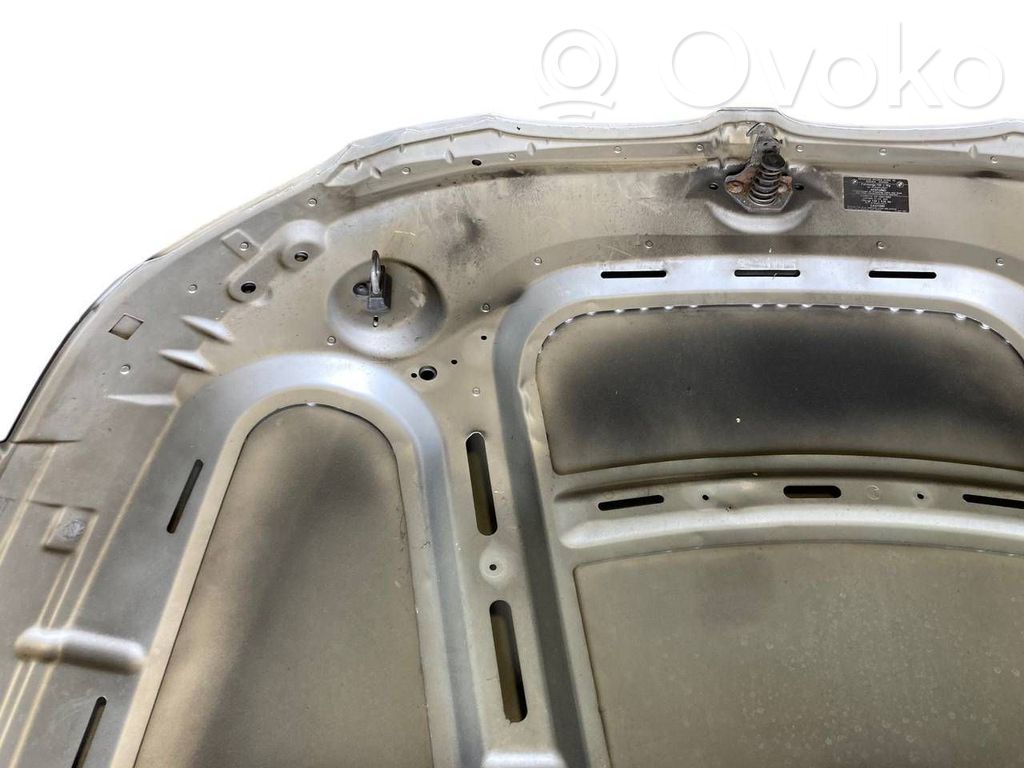 Dzinēja pārsegs (vāks)