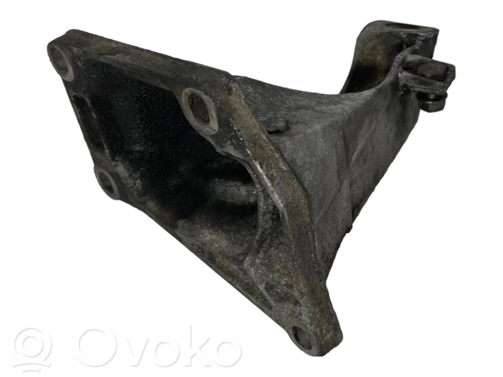 Dzinēja nostiprināšanas stiprinājums-kronšteins