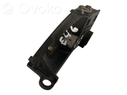 Priekšpusē bampera turētājs