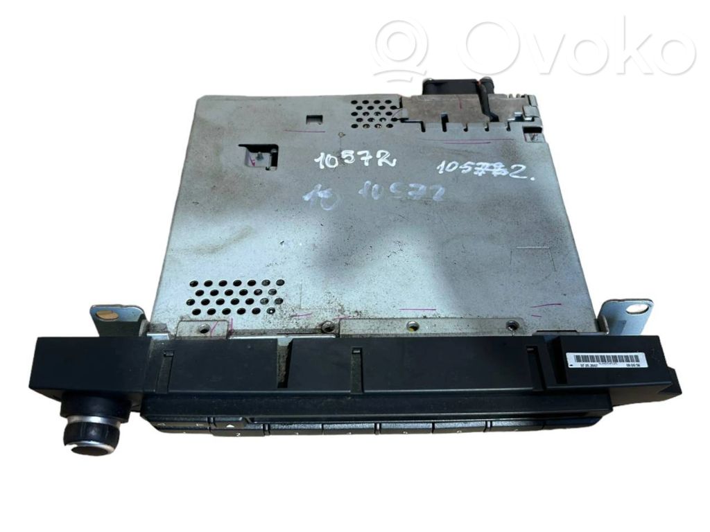 Radio / CD/DVD atskaņotājs / navigācija