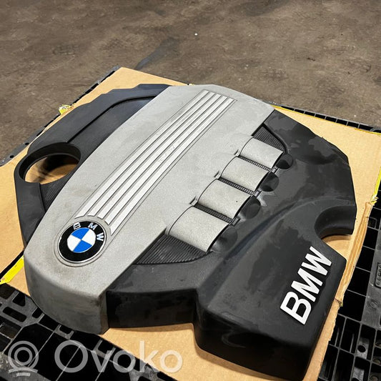 Крышка двигателя (декоративная отделка)