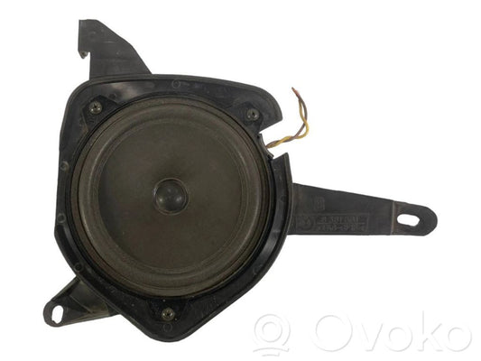 Speaker(s) in front door