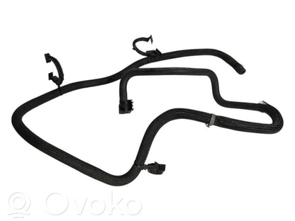 Caurulīte (-es) / šļūtene (-es)