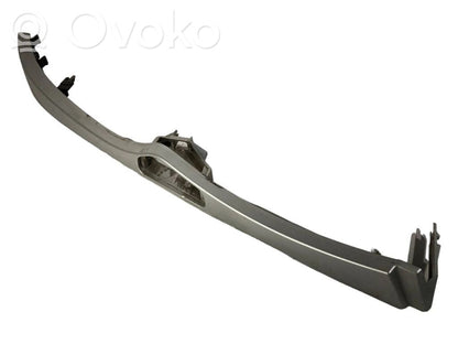 Priekšējā luktura dekoratīvā apdare