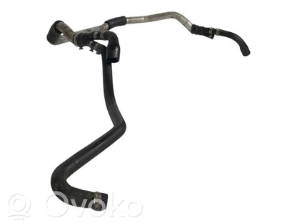 Caurulīte (-es) / šļūtene (-es)