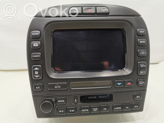 Radio / CD/DVD atskaņotājs / navigācija