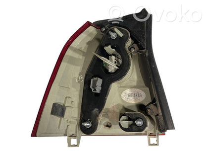 Задний фонарь в кузове