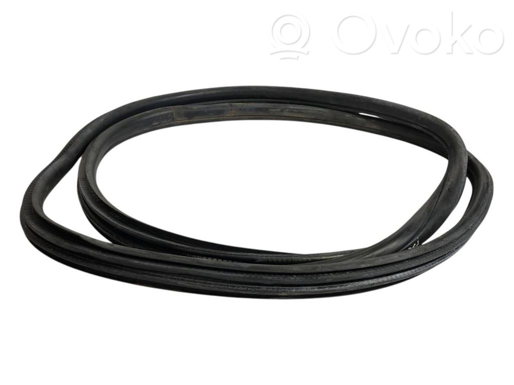 Apdares gumija (uz aizmugurē durvīm)