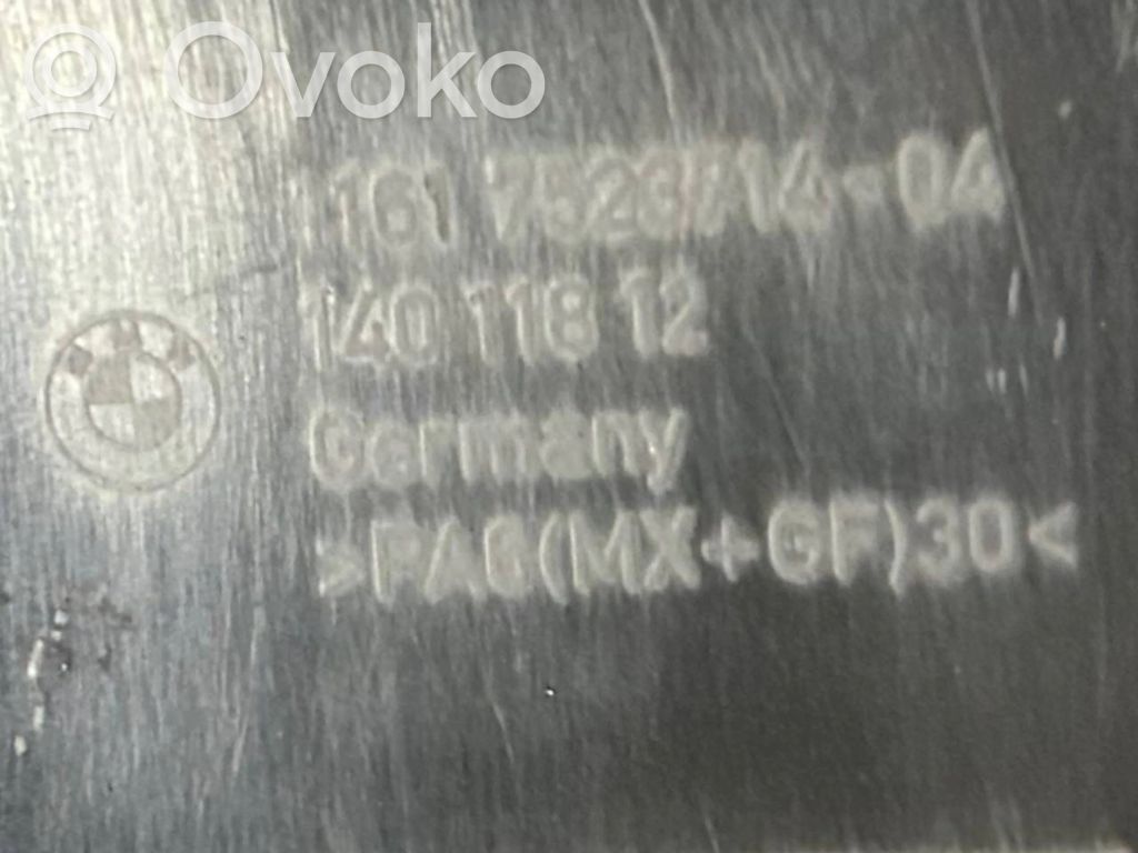 Dzinēja pārsegs (dekoratīva apdare)