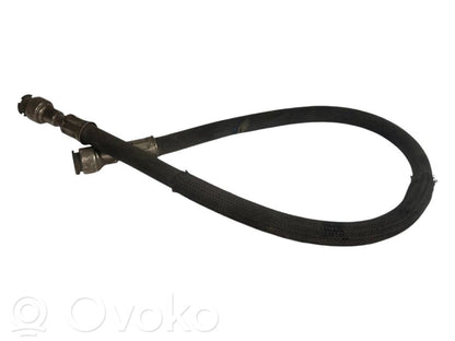 Caurule (-es) / šļūtene (-es)