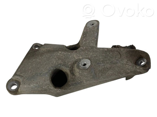 Engine mounting bracket