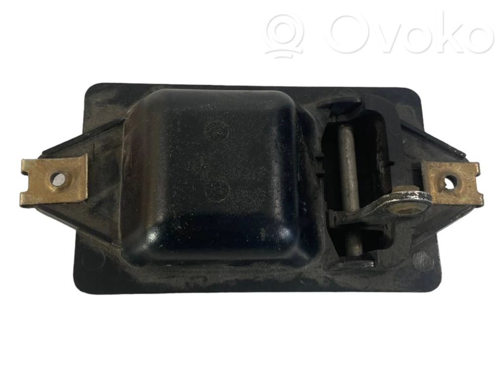 Internal opening handle