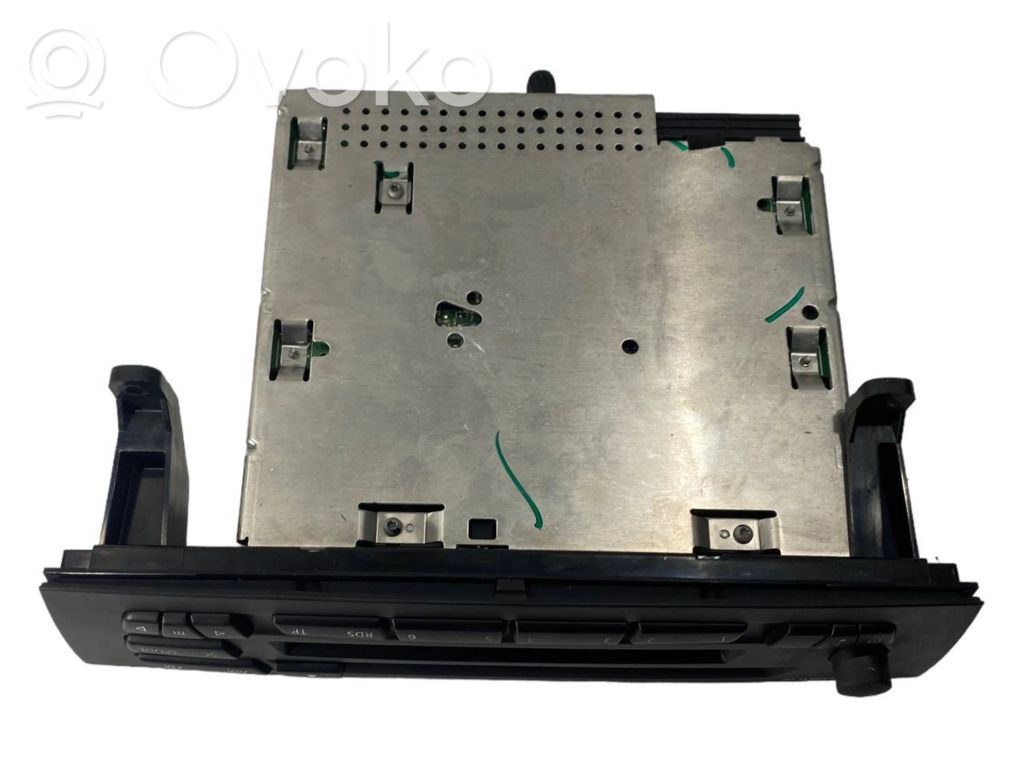 Radio / CD/DVD atskaņotājs / navigācija