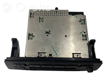 Radio / CD/DVD atskaņotājs / navigācija