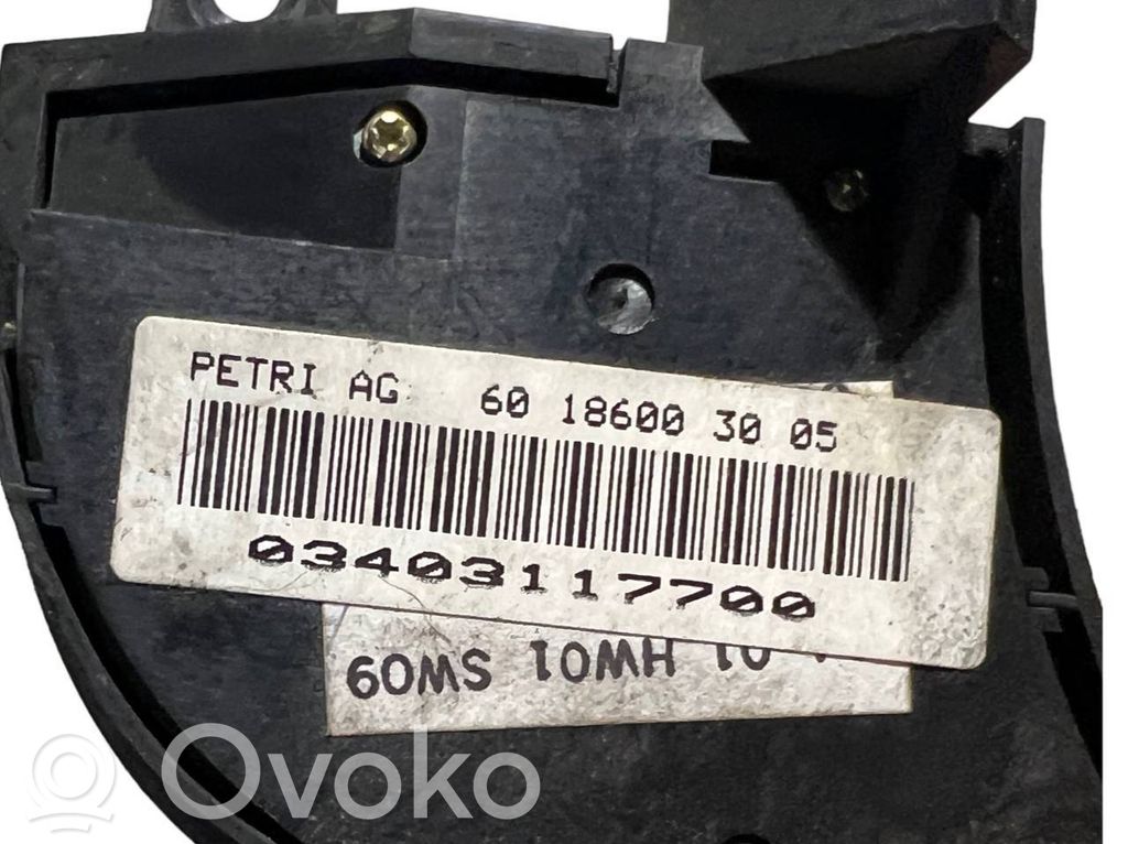 Daudzfunkciju vadības slēdzis / poga