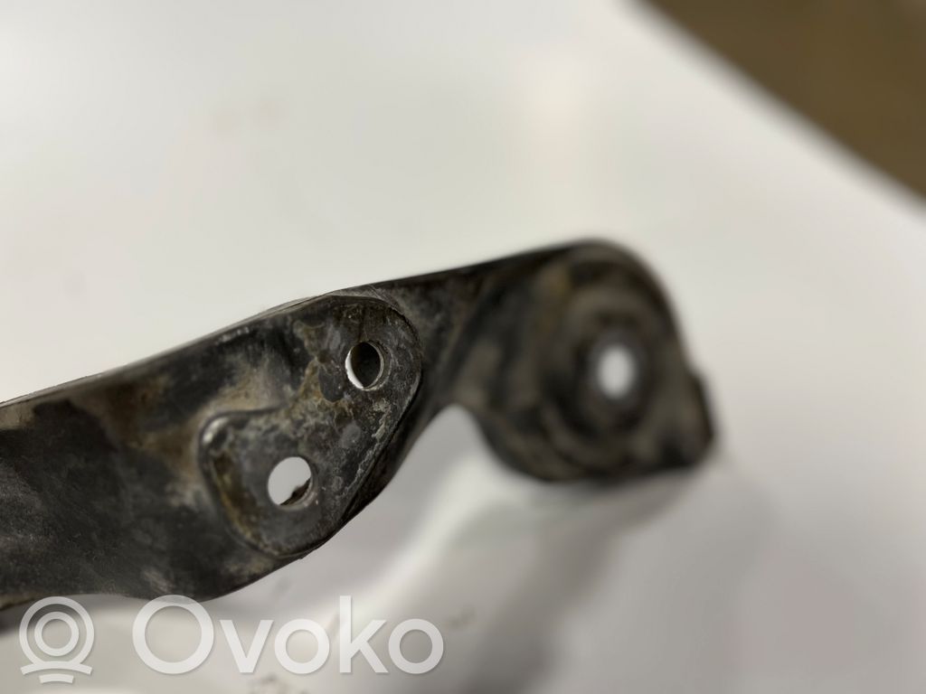 Aizmugurējā reduktora stiprinājums