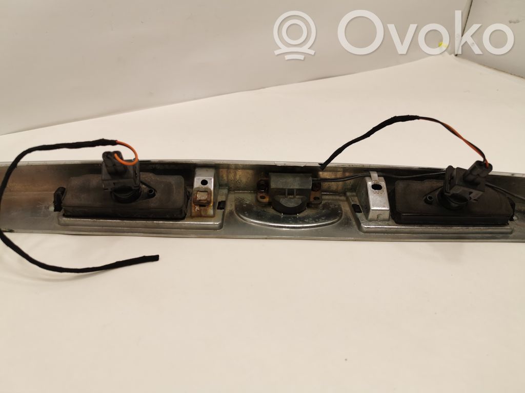 Полоса освещения номерного знака багажника