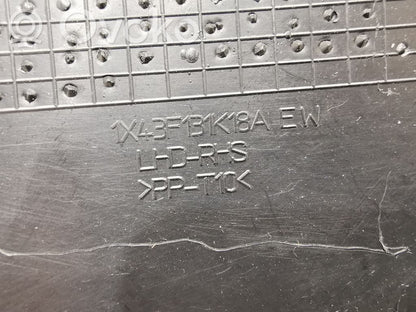Sānu dekoratīvā apdare (priekšā)