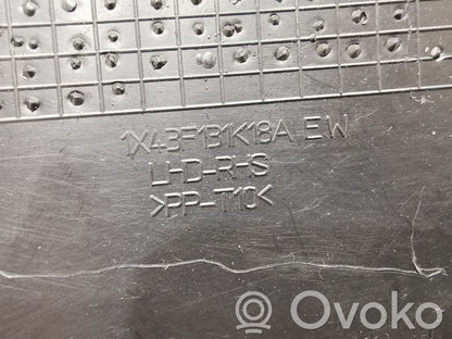 Sānu dekoratīvā apdare (priekšā)