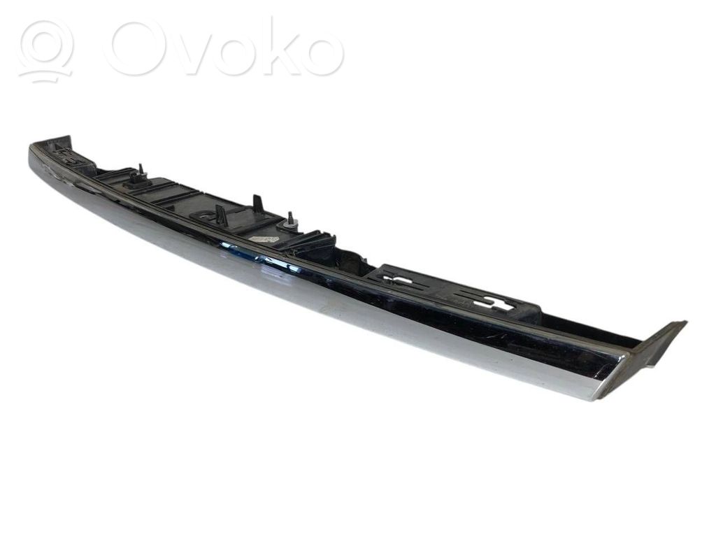 Полоса освещения номерного знака багажника