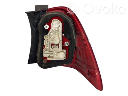 Aizmugurējais lukturis virsbūvē