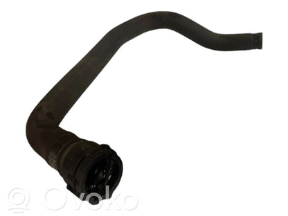 Caurulīte (-es) / šļūtene (-es)