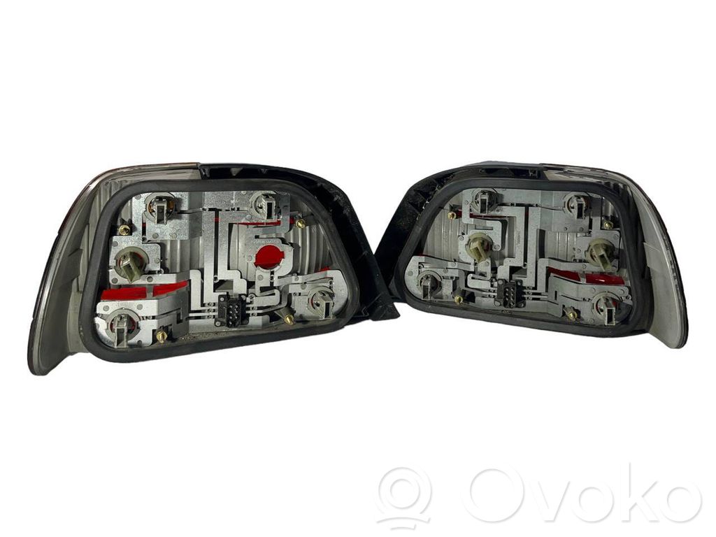 Aizmugurējais lukturis virsbūvē