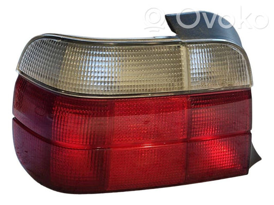 Aizmugurējais lukturis virsbūvē