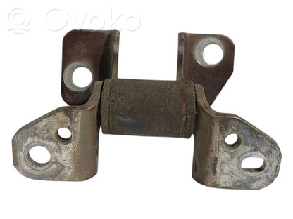 Priekšpusē apakšējā vira (eņģe)