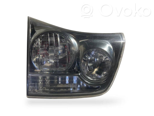 Aizmugurējais lukturis pārsegā