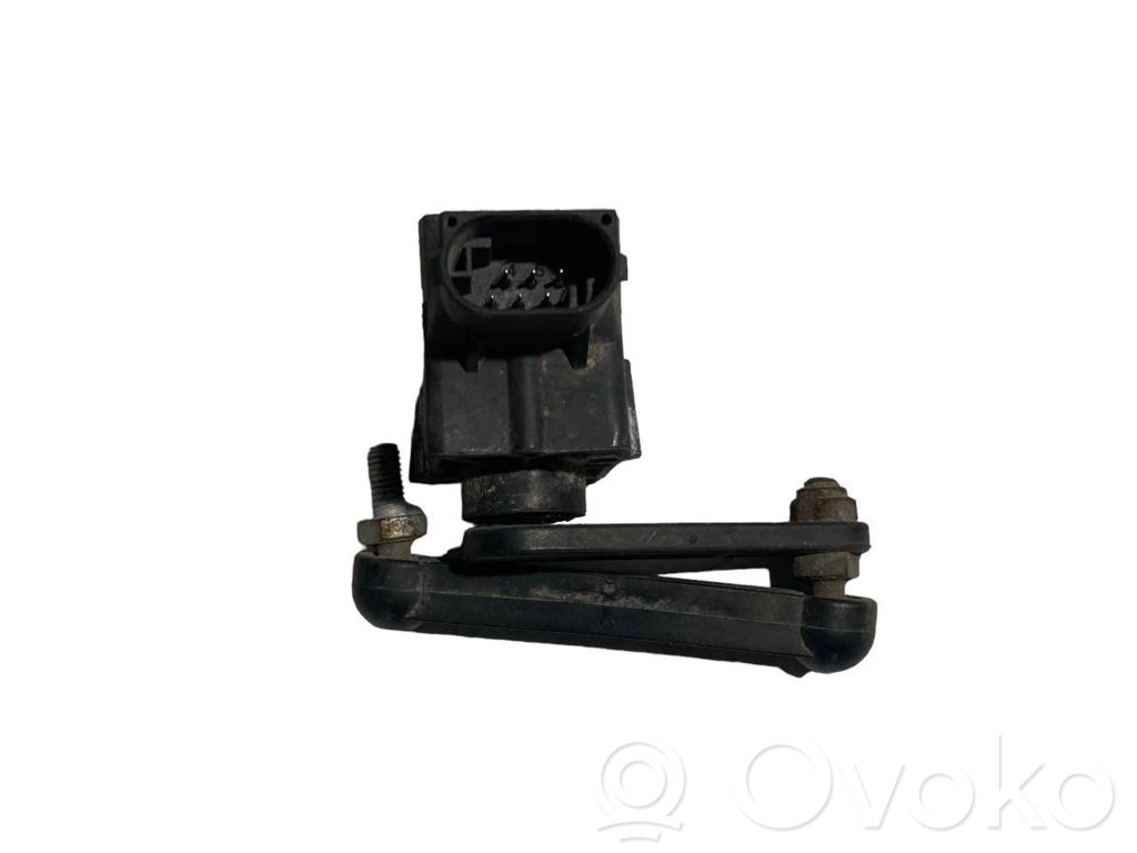 Augstuma sensors (priekšējo lukturu)
