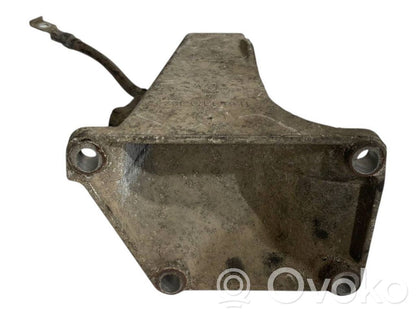 Engine mounting bracket