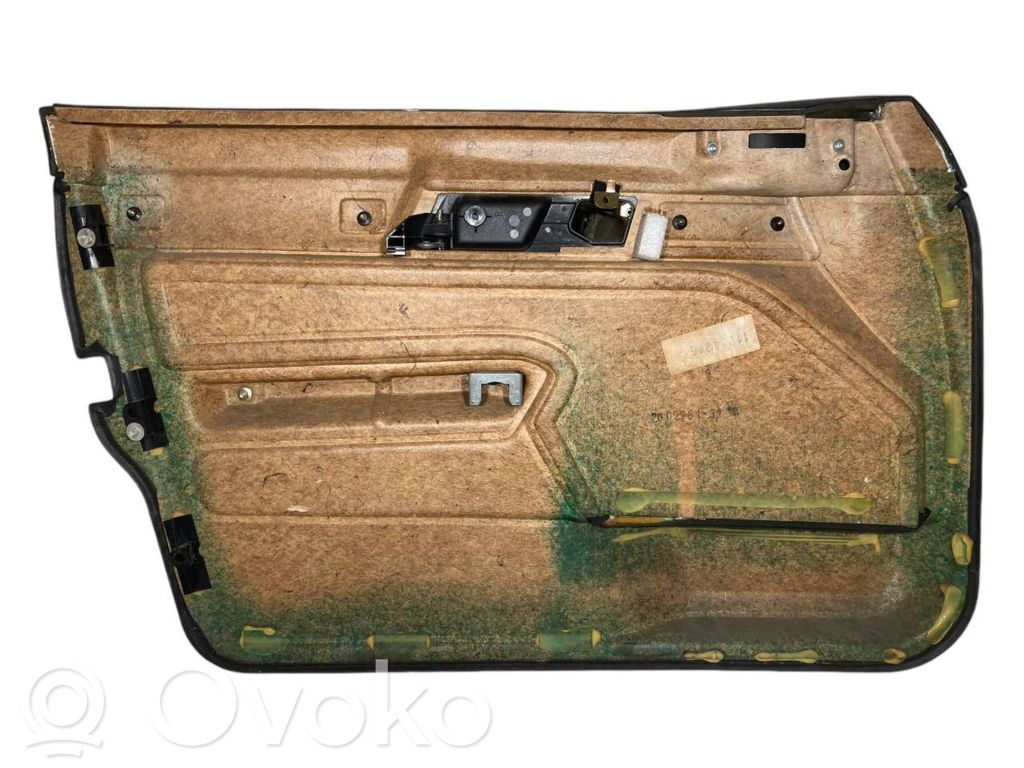 Priekšējo durvju apdare