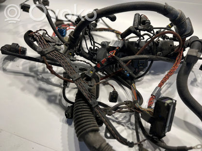 Dzinēja vadu instalācija