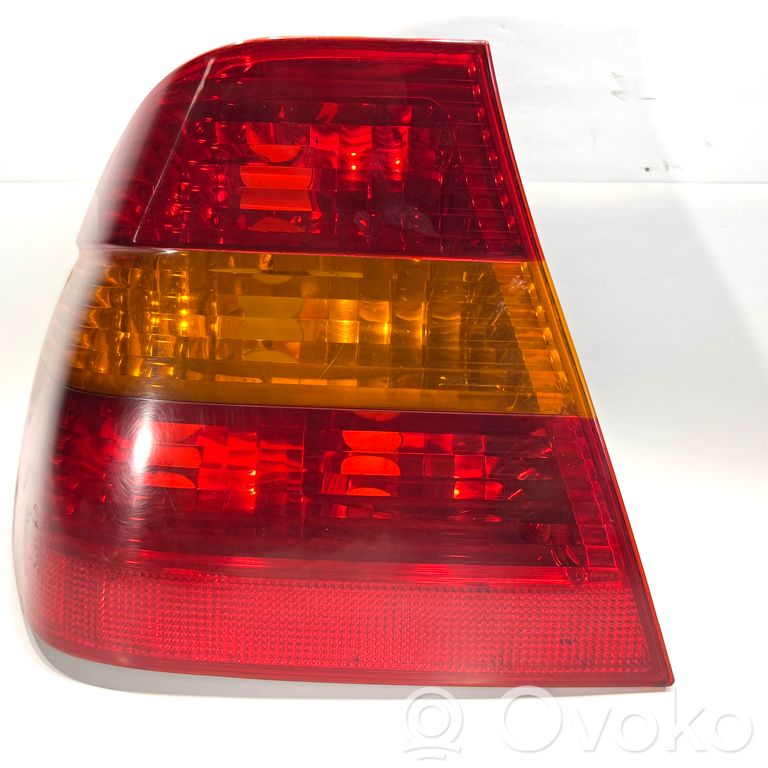 Aizmugurējais lukturis virsbūvē