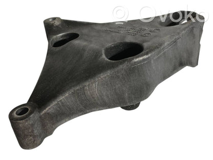 Engine mounting bracket