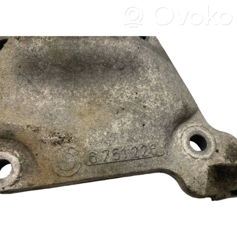 Dzinēja nostiprināšanas stiprinājums-kronšteins