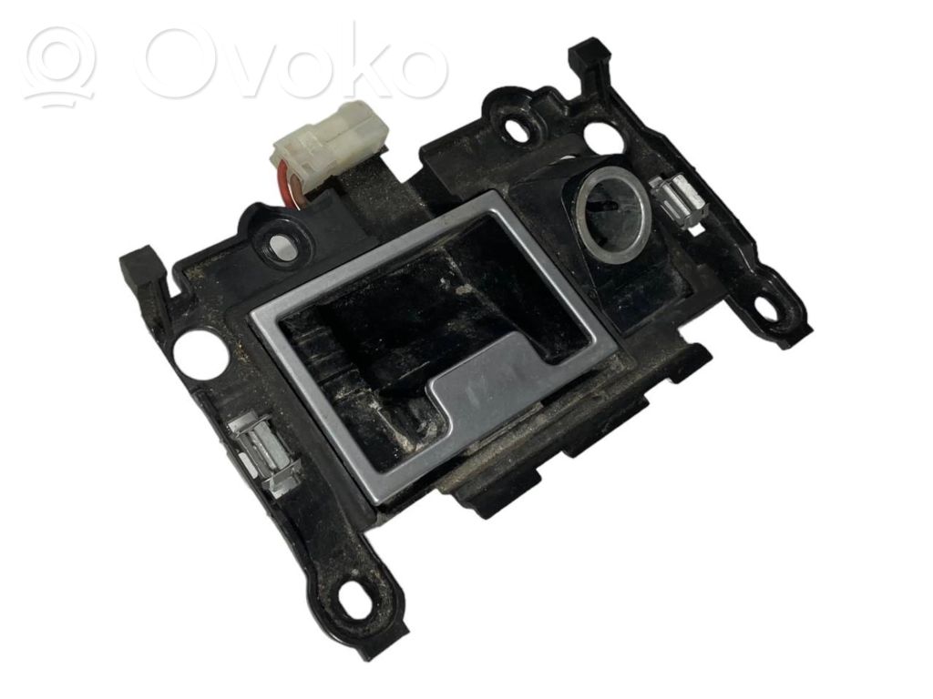 Пепельница (передняя)