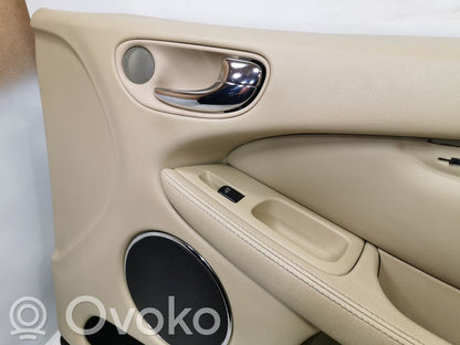 Priekšējo durvju apdare