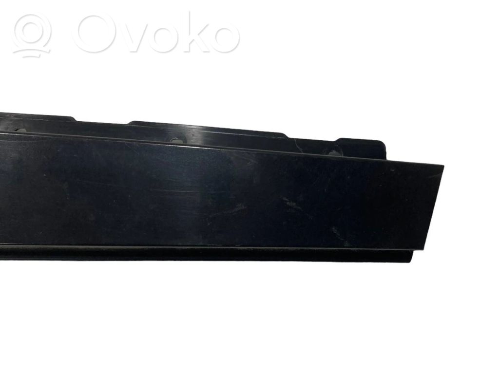 Aizmugurē durvju stikla apdare