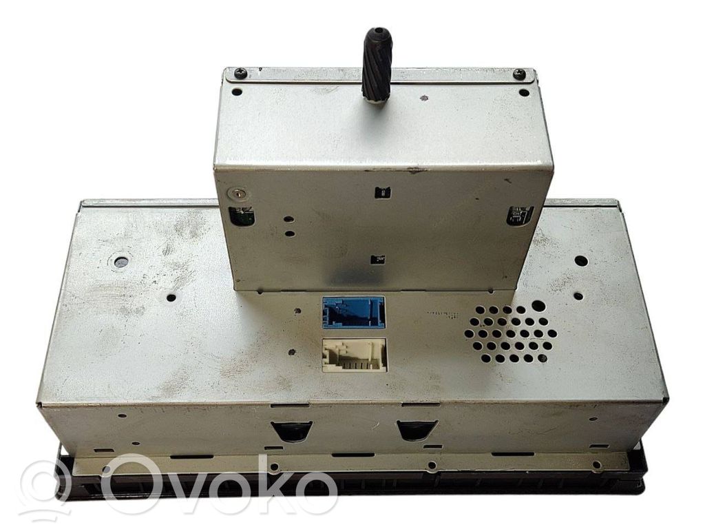 Radio / CD/DVD atskaņotājs / navigācija