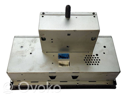 Radio / CD/DVD atskaņotājs / navigācija