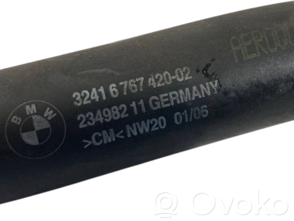 Caurulīte (-es) / šļūtene (-es)